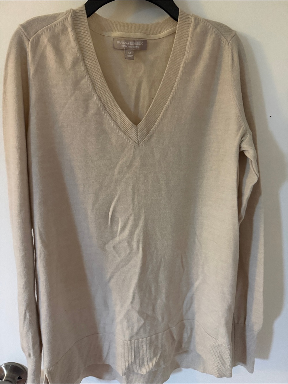 Banana Republic Cream V-Neck Long Sleeve Sweater